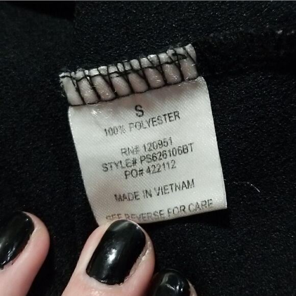 Pink Rose Black Scalloped Sleeveless Classy Dressy Classic Loose Fit Blouse - Picture 4 of 5